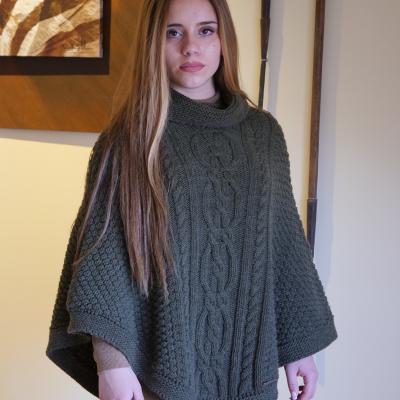 PONCHO ARANES BEIGE HUNTFIELD CAZA