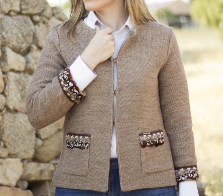 CHANEL CON PLUMAS MARRON | HuntField